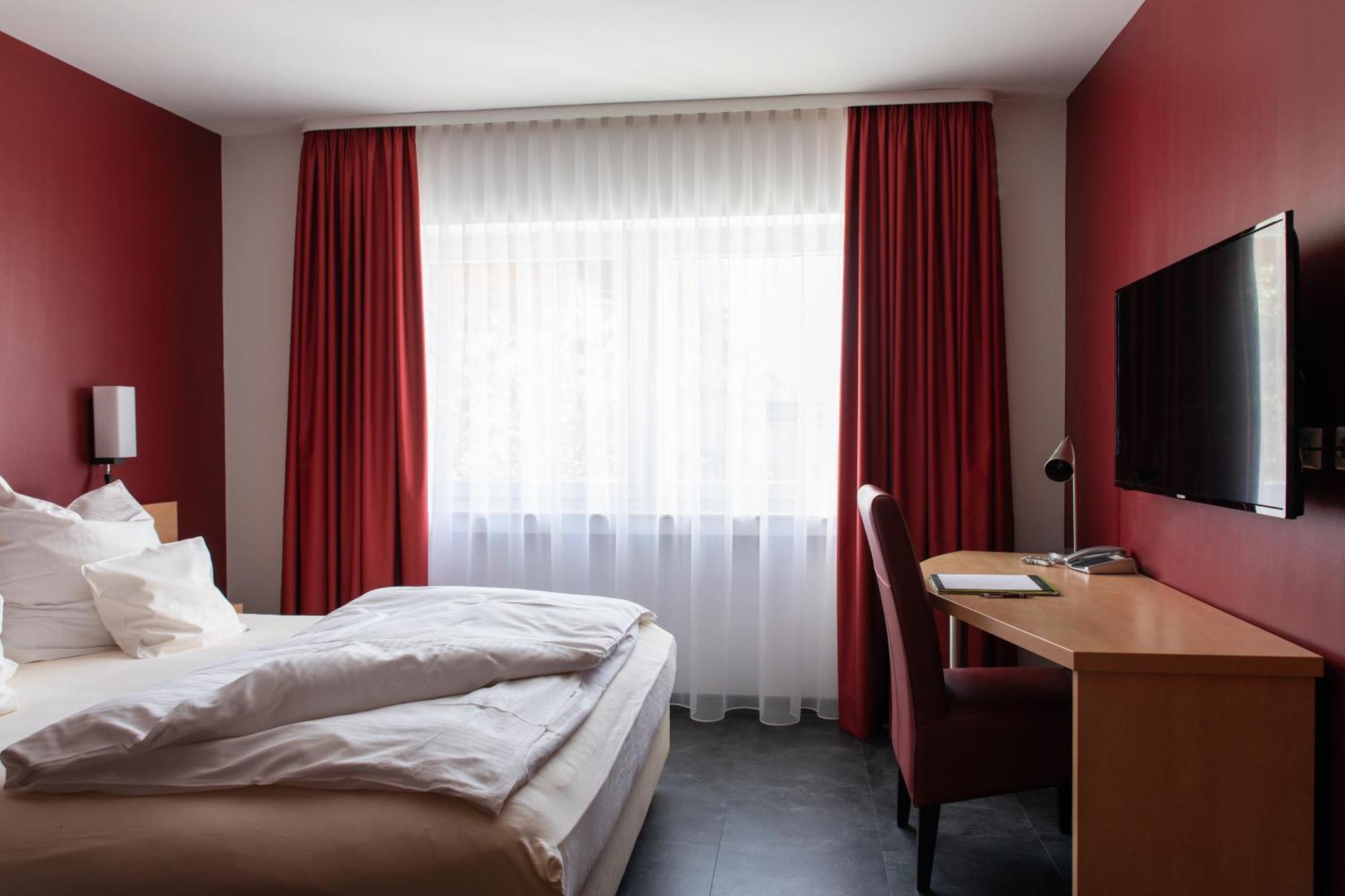 Mein Schlosshotel Heusenstamm Exterior foto